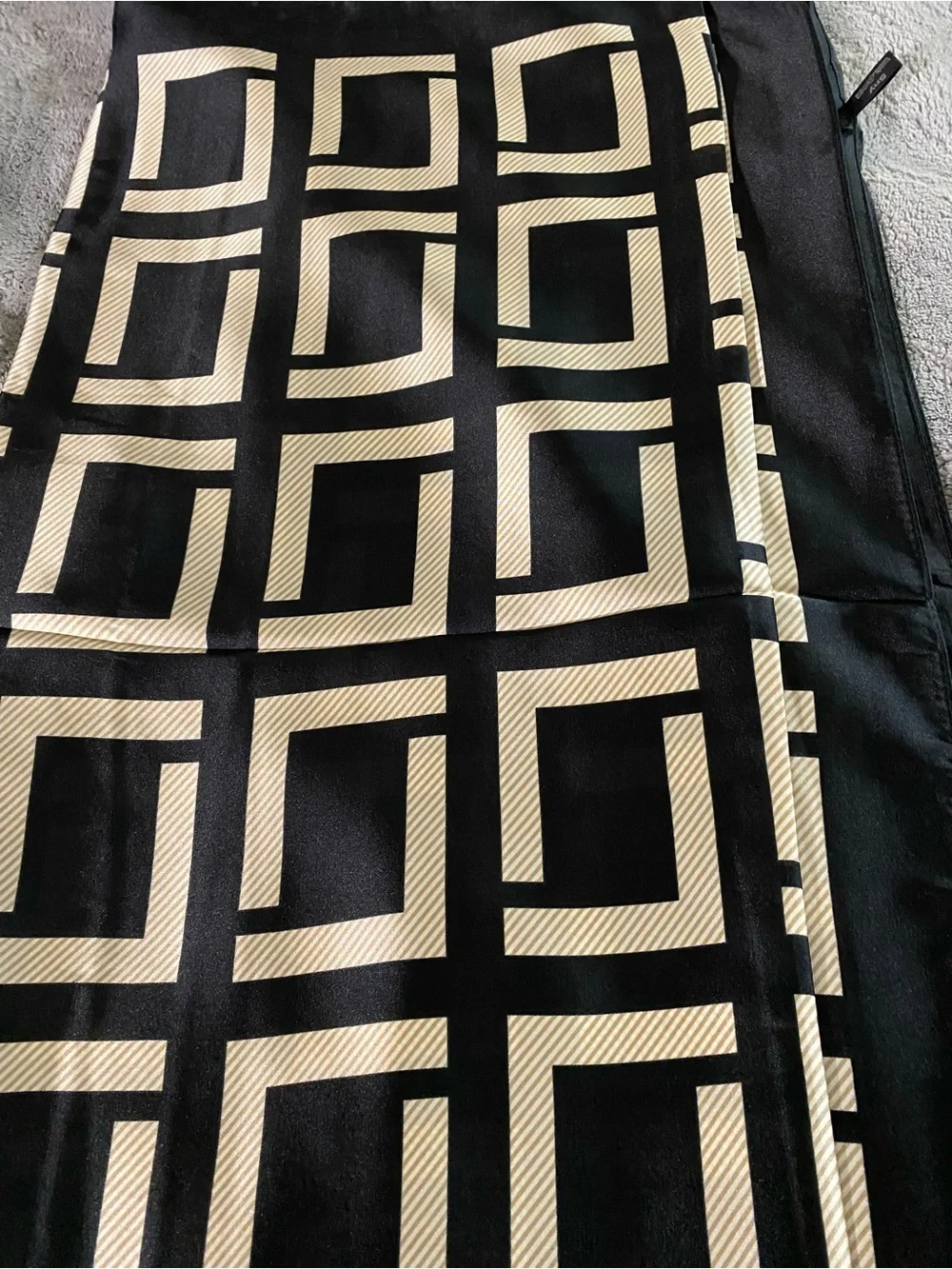Geometric Black & Beige Pattern Scarf 🔳180x90cm